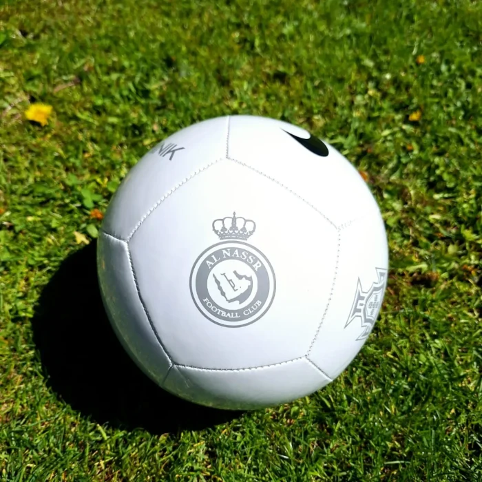 UV-Lasergravur-Fussball mit logo