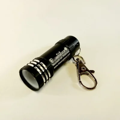 Mini Taschenlampe Schlüsselanhänger schwarz mit Wunschgravur